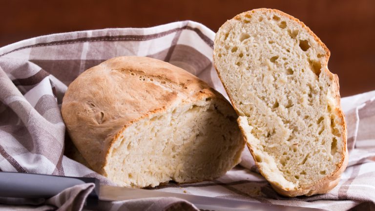 ¿Marraqueta, hallullas o pan amasado? Conoce cómo hacemos el pan en Chile