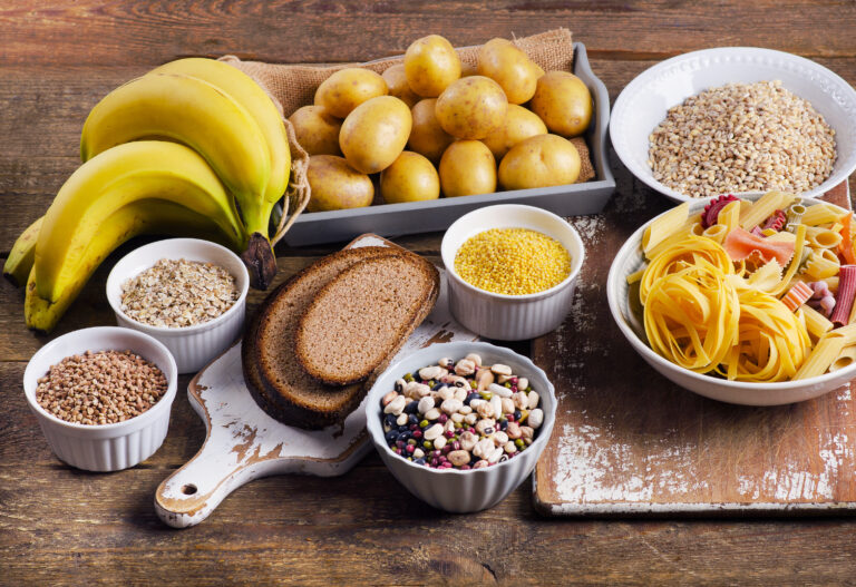 ¿Cuántos carbohidratos al día debo consumir si quiero perder peso?