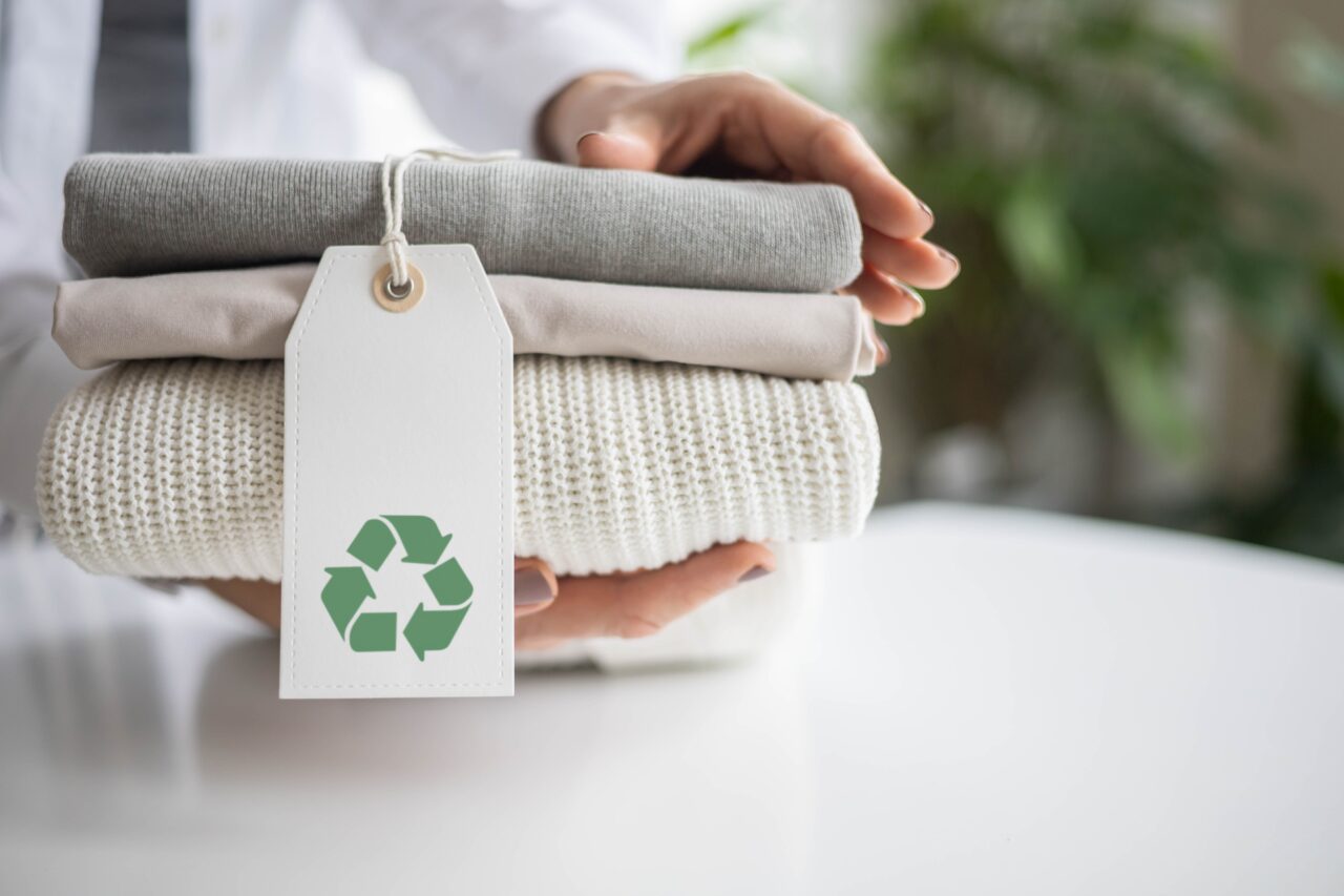 Cultura ambiental: reduce tu huella de carbono donando ropa sin uso