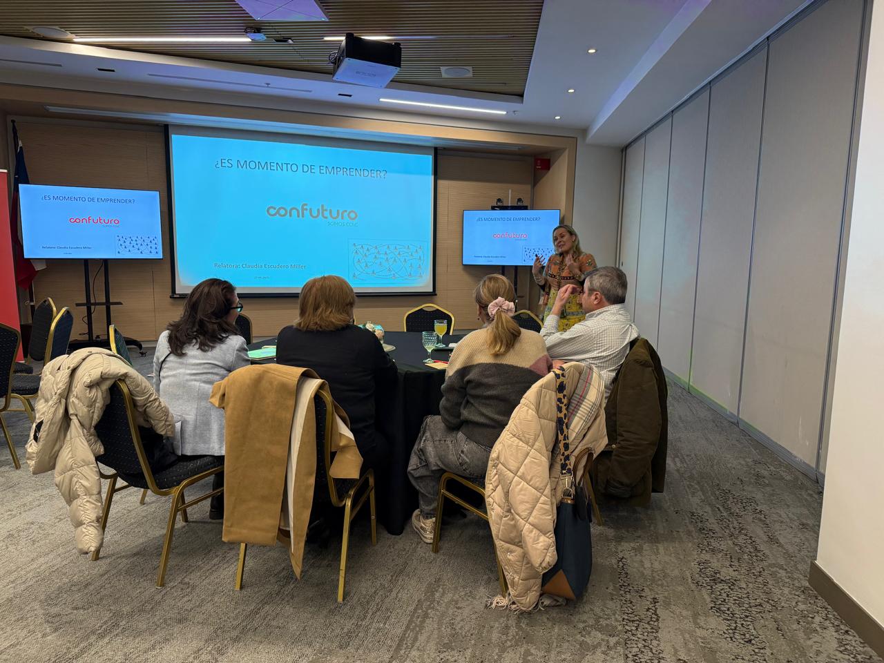 Realizamos nueva charla presencial para pensionados en el marco del lanzamiento de nuevos cursos del Portal de Formación Confuturo
